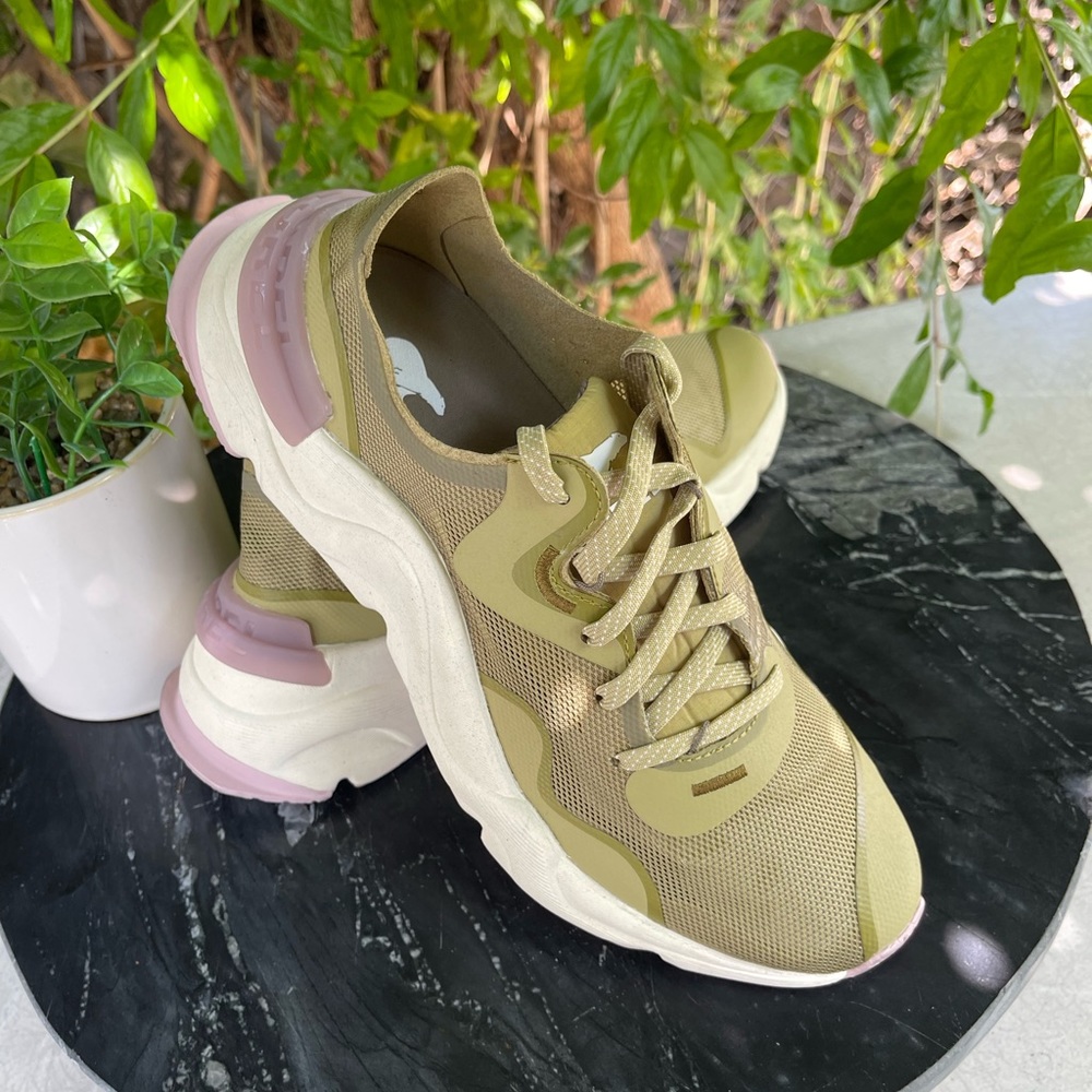 Kinetic RNEGD Float Sneakers In
Olive Shade/Shale Mauve size 7 new $120